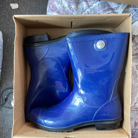Used Blue Sienna UGGs rain boot short - Picture 3 of 8